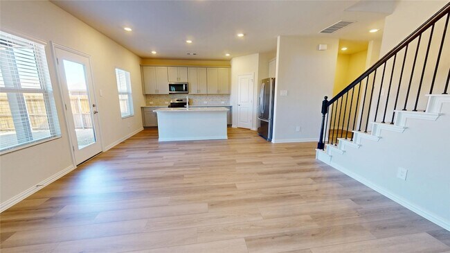 Building Photo - 2125 Dunbar Dr