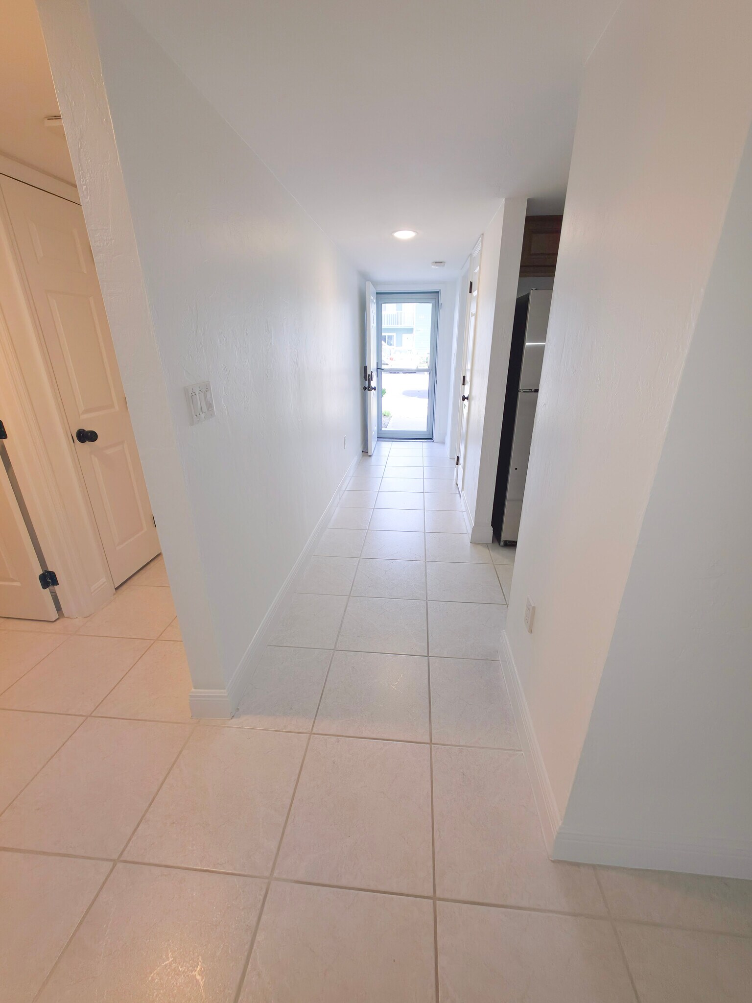 Building Photo - 154 Cypress Way E