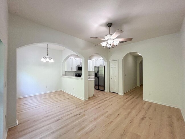 Building Photo - 10398 Park Commons Dr