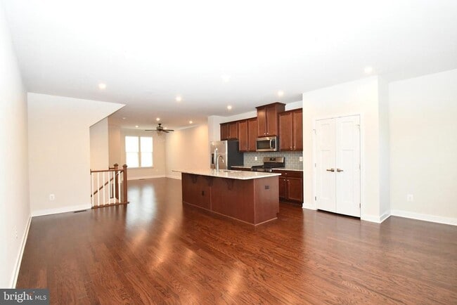 Building Photo - 2105 Hemlock Bay Rd