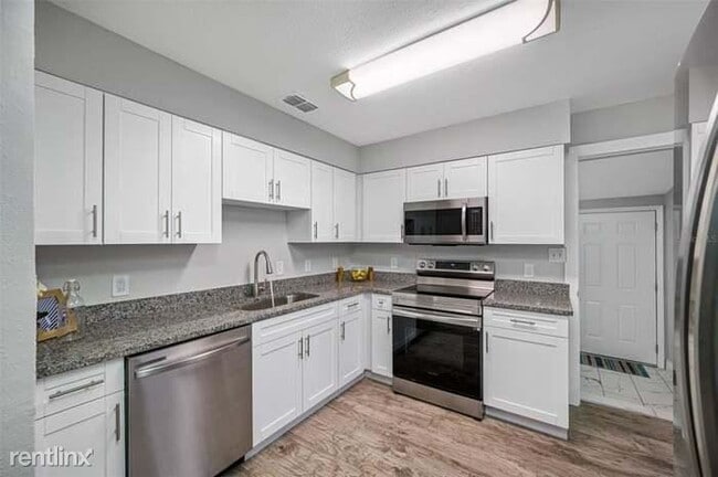 Building Photo - 2 br, 2 bath House - 6416 S Adelia Ave