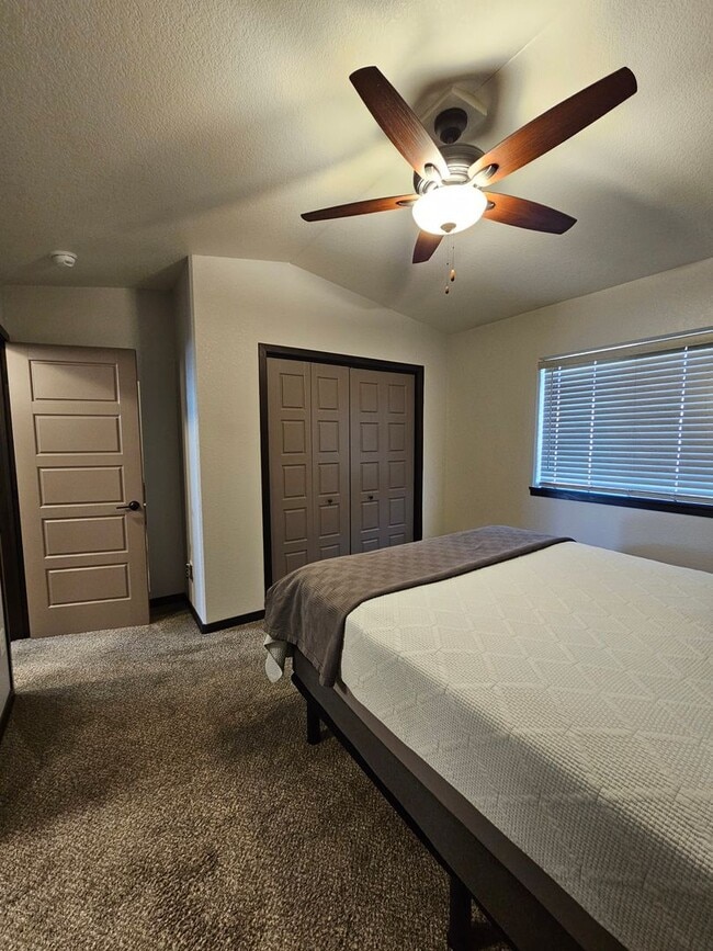 Building Photo - 4 BED | 2 BATH | DOUBLE GARAGE | RAPID VALLEY