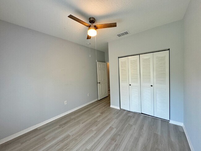 Building Photo - Updated 2BR/1BA Florida Club Condo! Available Soon!