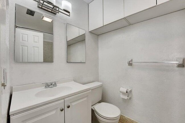 Building Photo - 2737 Lowson Blvd