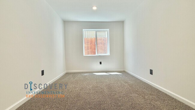 Building Photo - Alcatraz Ave. 1264-1268 (Call owner for al...