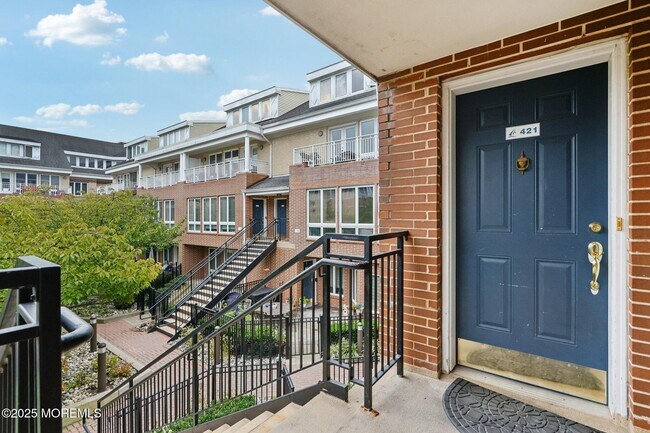 Building Photo - 368 Rector St