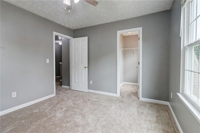 Building Photo - 1061 Chase Creek Ct