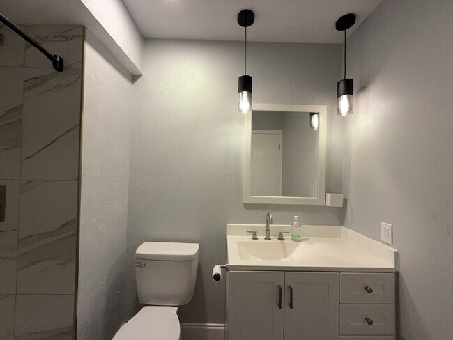 Building Photo - 8917 Vernon Dr