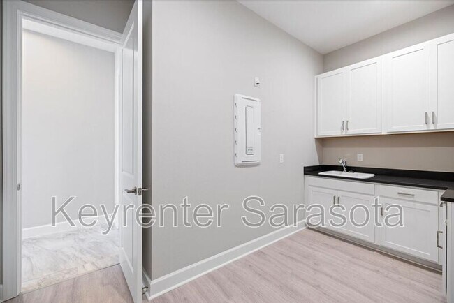 Building Photo - 11140 Wicker Park Pl