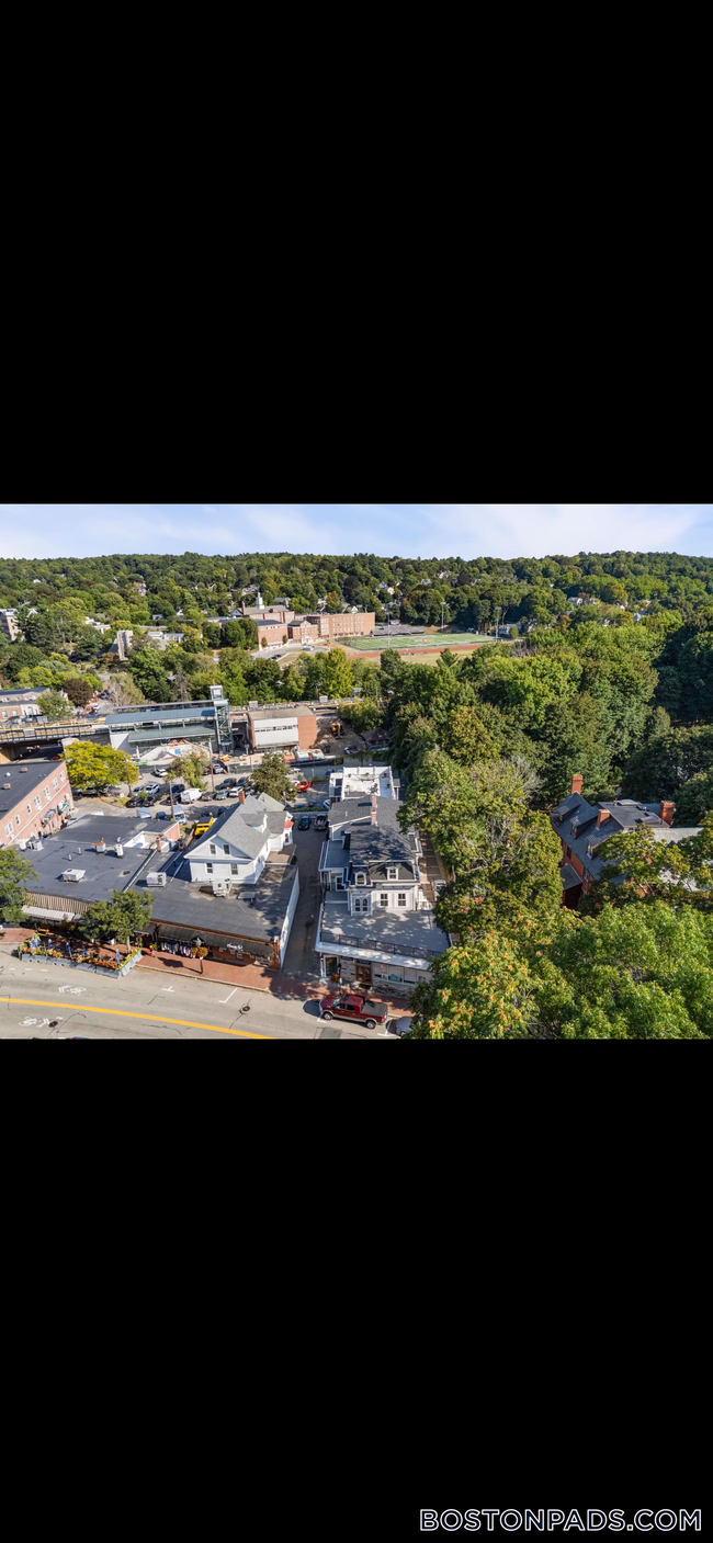 Building Photo - 40 Church St