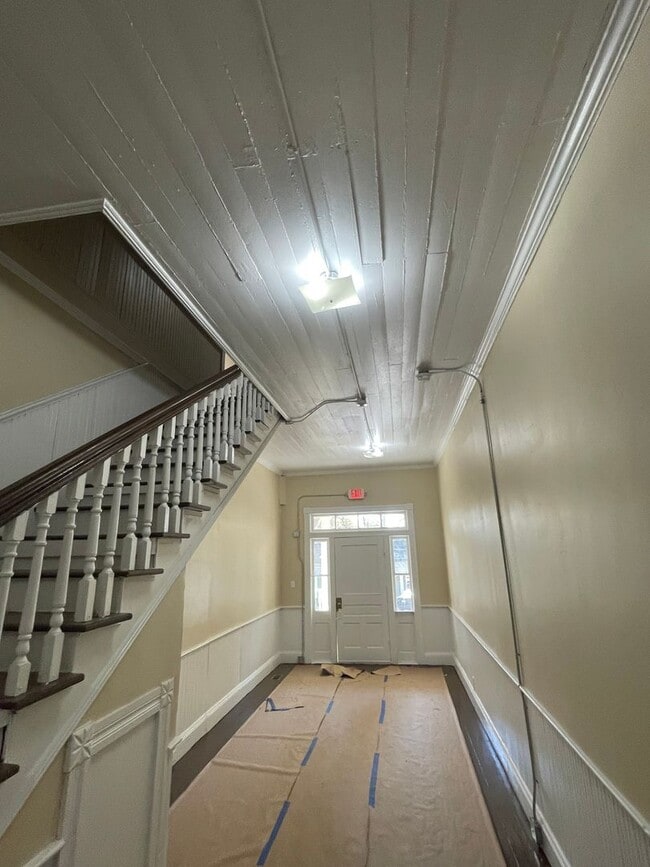 Building Photo - Charming Subdivided Victorian Home