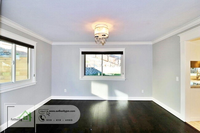 Building Photo - 251 Kamp Way