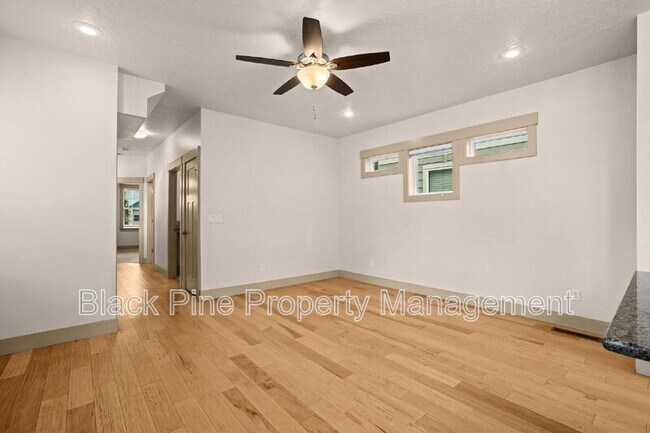 Building Photo - 909 N 31st St