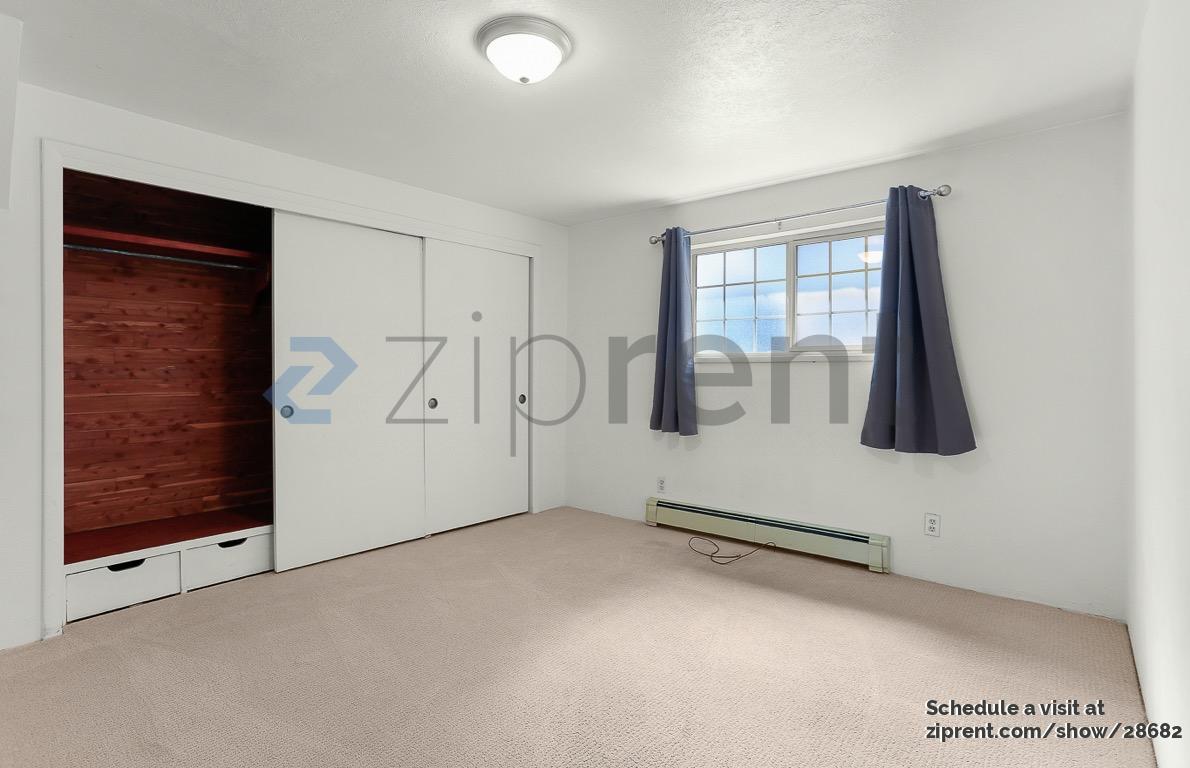 Building Photo - Unit