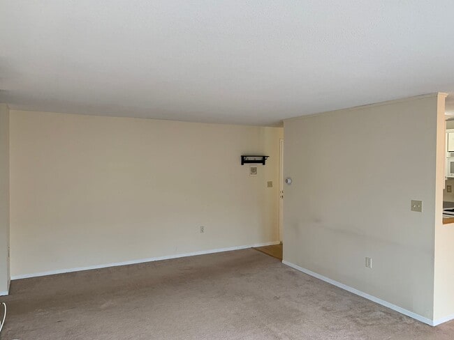 Building Photo - Upper Level Unit With Heat and Hot Water I...