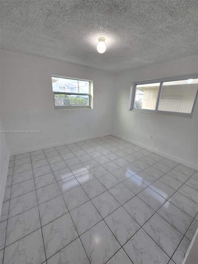 Building Photo - 882 NW 26th Ave