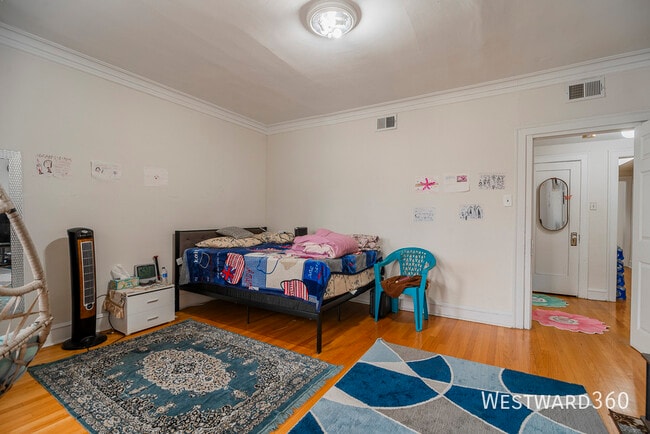 Building Photo - 6507 N Hoyne-3N