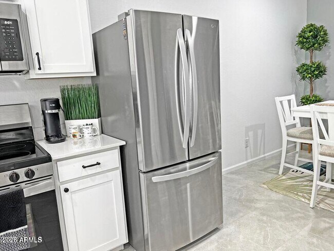 Building Photo - 29902 N Acacia Dr.