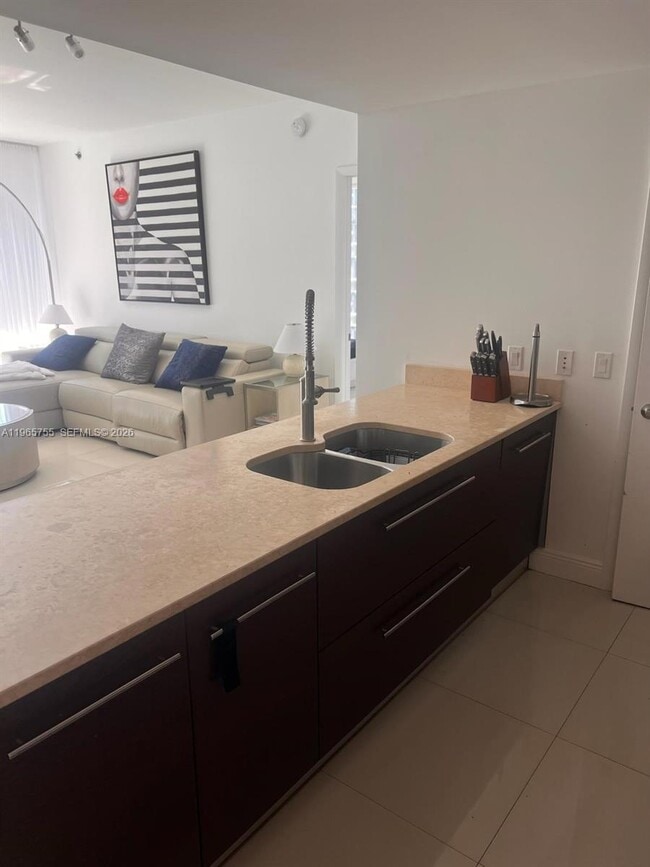 Building Photo - 475 Brickell Ave