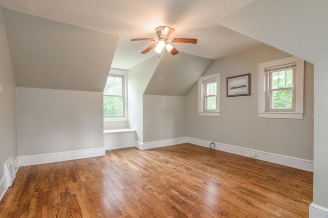 Building Photo - Charming Three-Bedroom Home East of Asheville