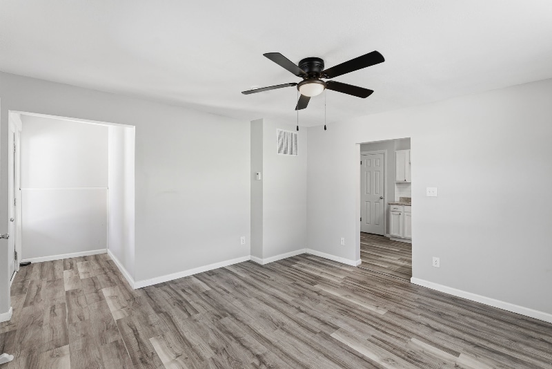 Building Photo - 851 S Millwood Ave