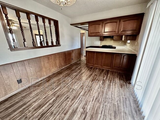Building Photo - 1000 Juno Cir
