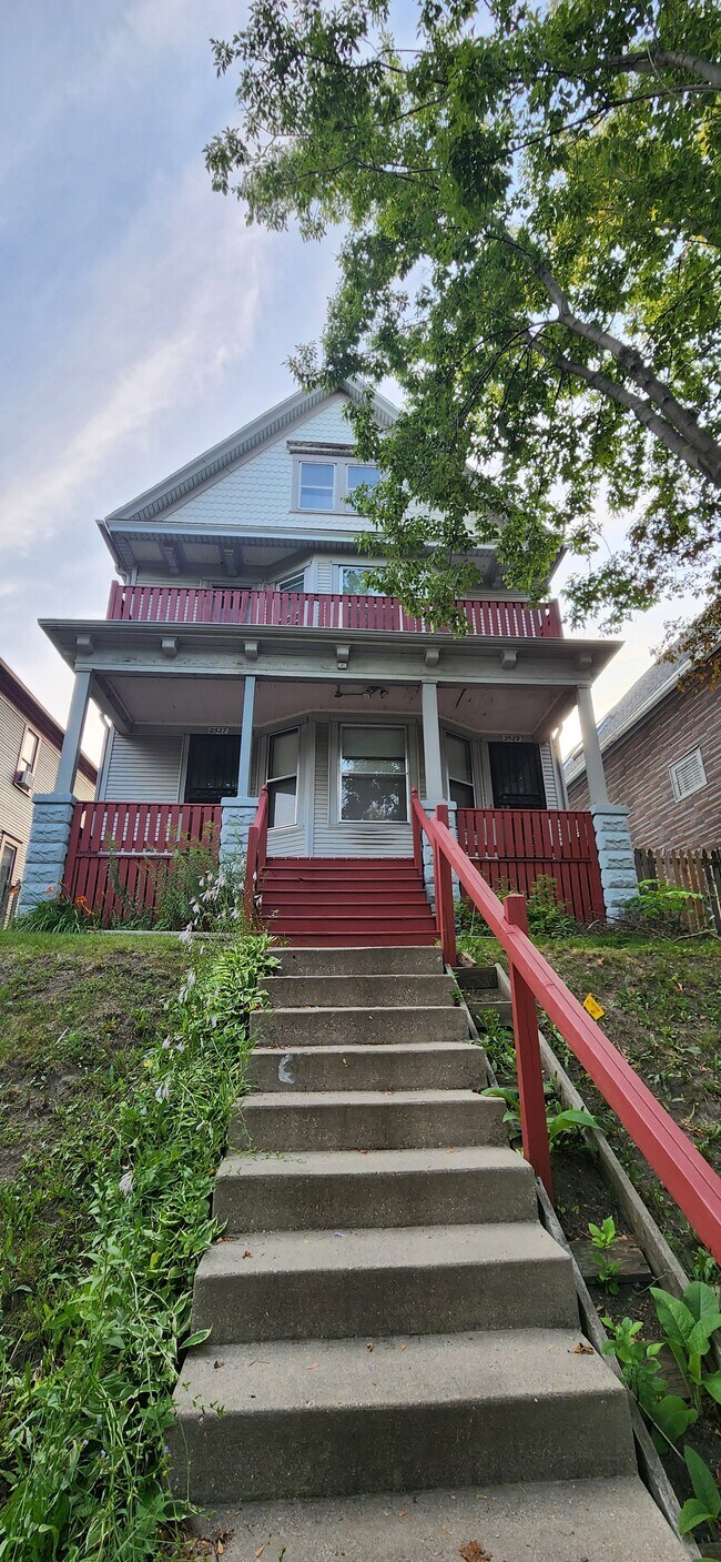 Primary Photo - 2529 N Fratney St