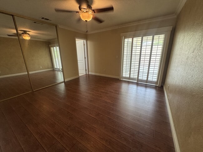 Building Photo - 606 Pinecrest Ln