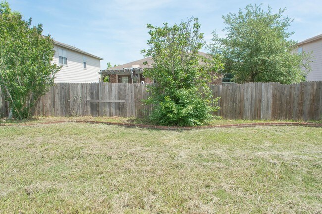 Building Photo - 340 Meadow Park