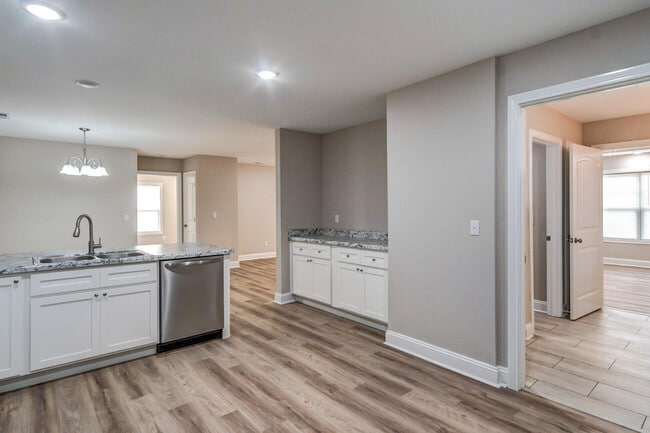 Building Photo - 102 Legacy Dr