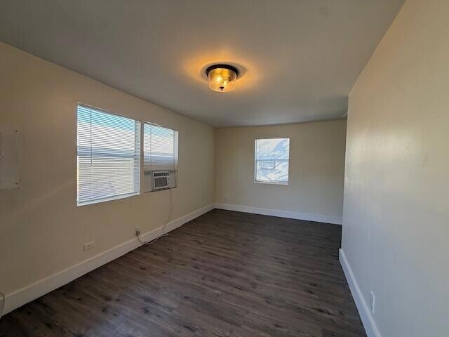 Building Photo - 904 4th St