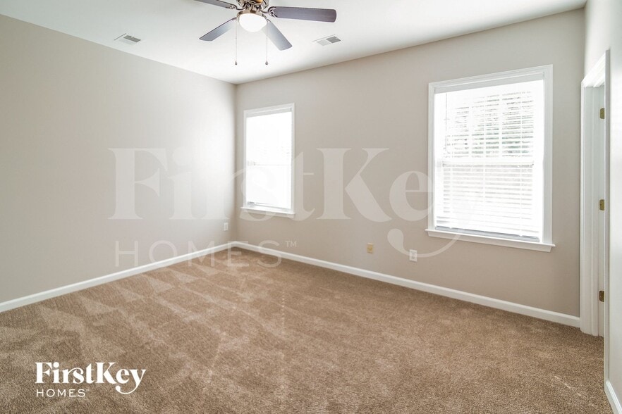 Building Photo - 216 Pimpernel St