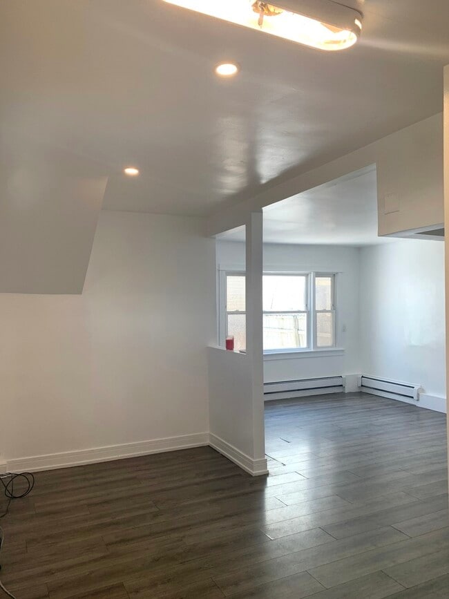 Building Photo - 2208 N Lorel Ave