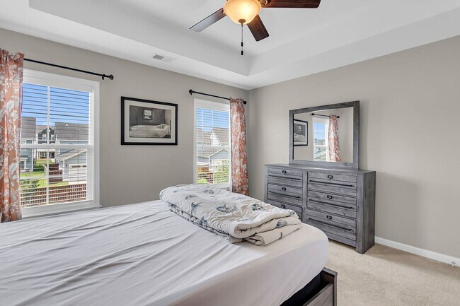Building Photo - Fully Furnished 3 Bedroom, 2.5 Bathroom Ho...