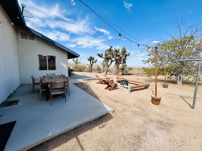 Building Photo - Beautiful 4 Bedroom House for rent in South Joshua Tree