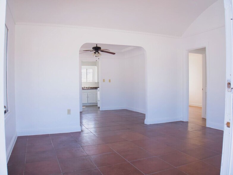 Building Photo - 540 W 107th St