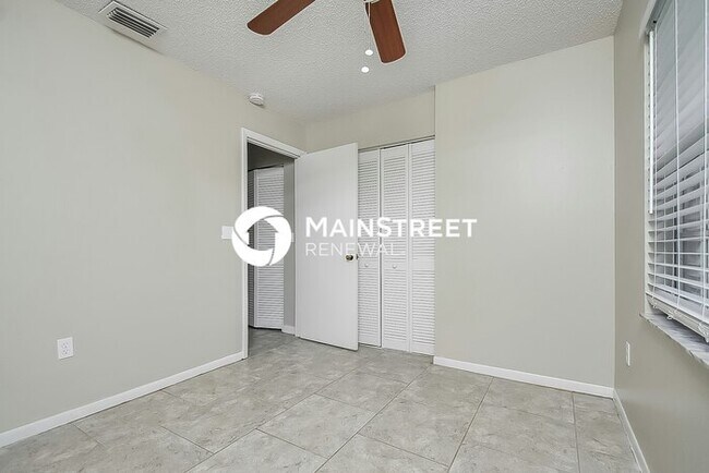 Building Photo - 3 Bedroom Pet-Friendly Home in Lakeland, FL with Main Street Renewal