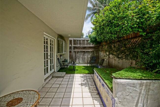 Building Photo - SPACIOUS & AIRY, 3BR2.5BA HERMOSA HILLS HO...