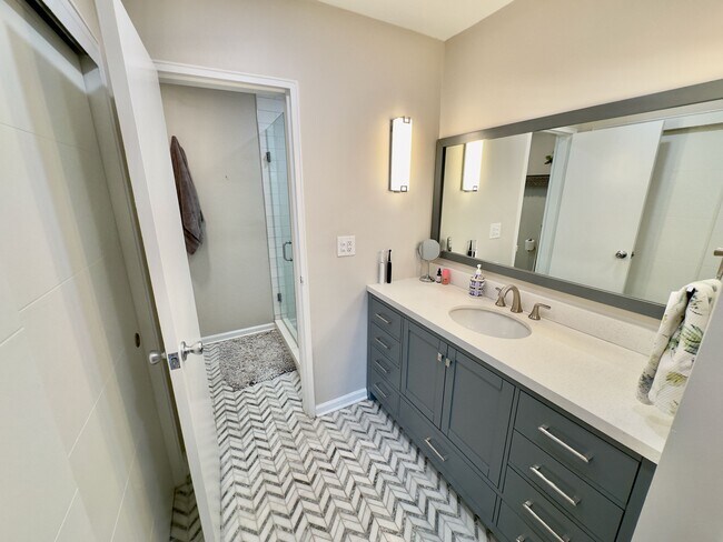 Building Photo - 361 Claremont Ave