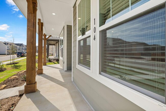 Building Photo - 104 Woodrow Ln