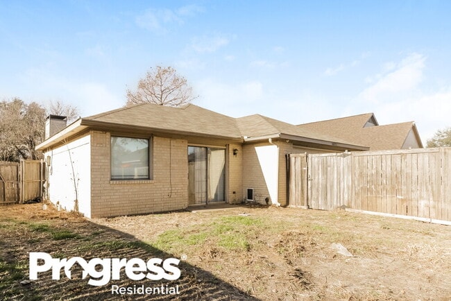 Building Photo - 5321 Greenbrook Dr