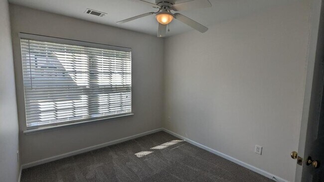 Building Photo - 7376 Sun Dance Dr