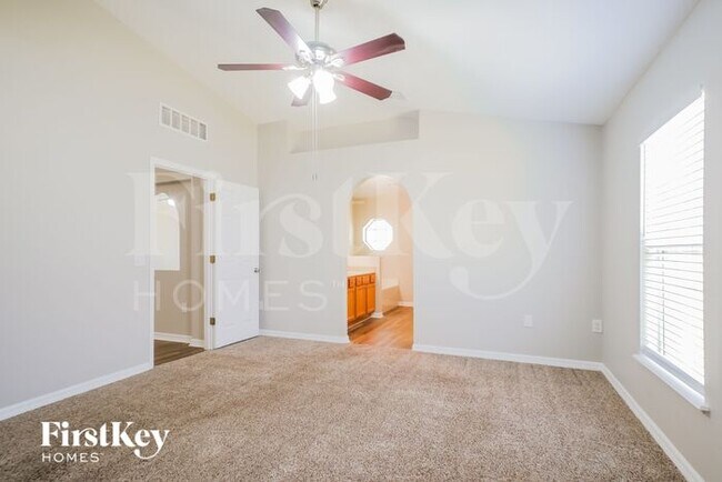 Building Photo - 117 King Arthur Ct