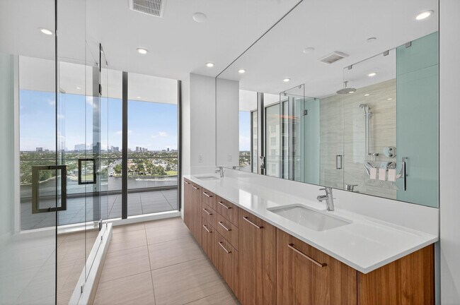 Building Photo - 153 N Seabreeze Blvd