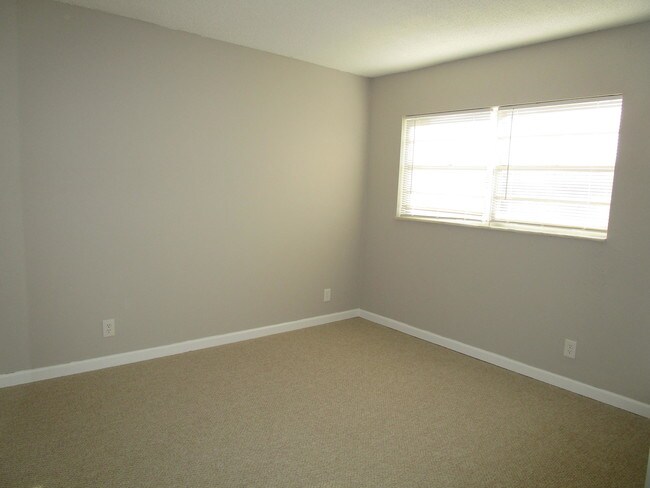 Building Photo - 10693 N Military Trl