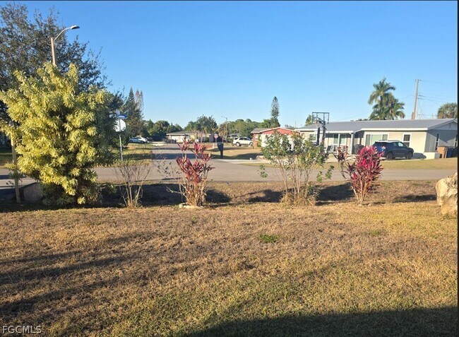 Building Photo - 204 E Bougainvillea Rd