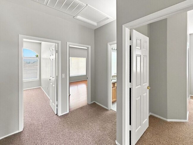 Building Photo - Spacious Chandler Home with RV Gate & 3-Car Garage!