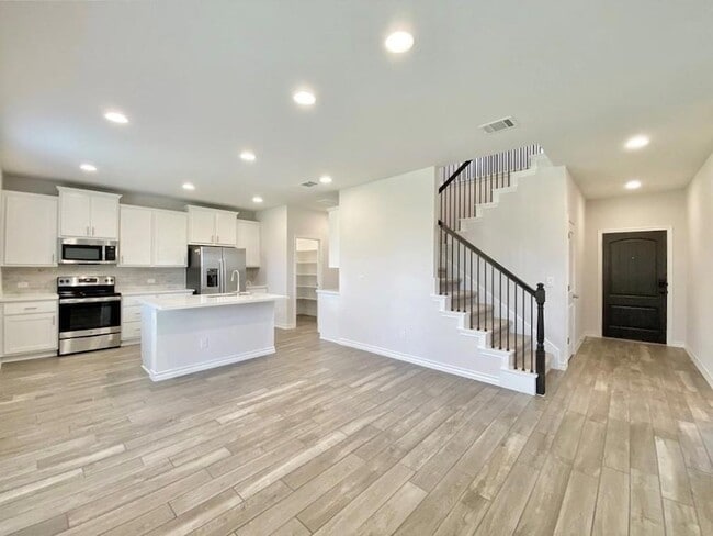 Building Photo - 208 Caisson Trl