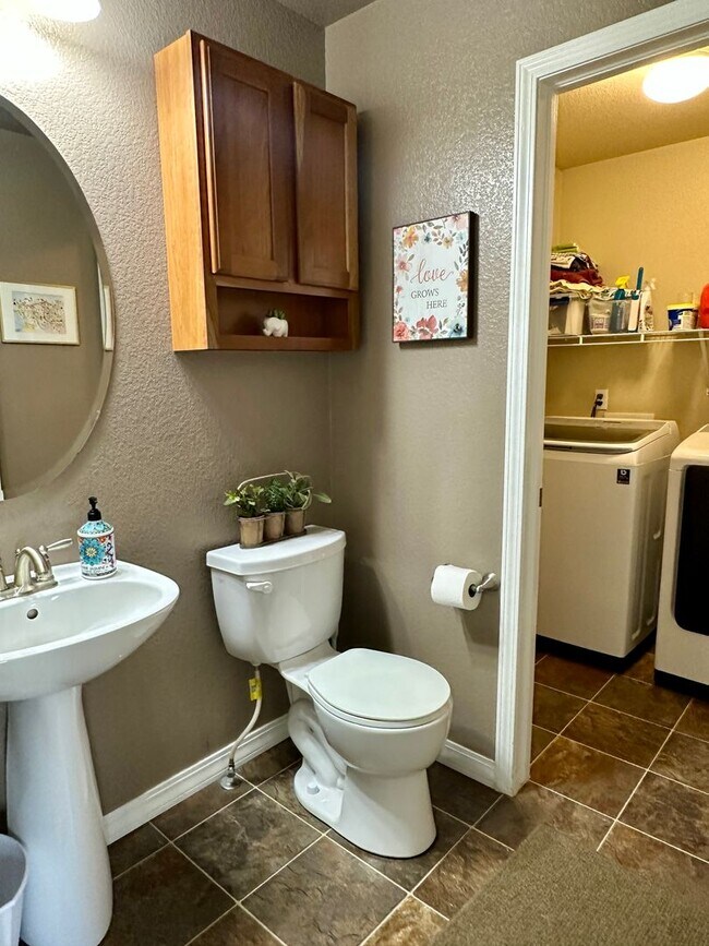 Building Photo - Elegant & Spacious 4BD Home with 3-Car Gar...
