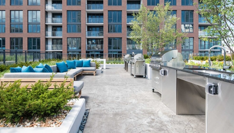 Building Photo - 155 W Erie St